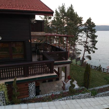 Villa Iskar Lake Residence By Bookvillabg Shtarkelovo Gnezdo Екстер'єр фото