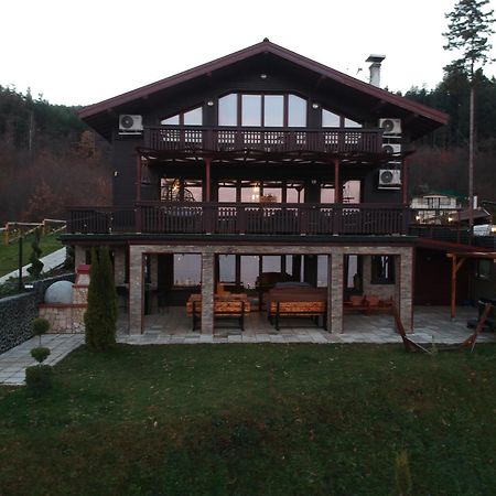 Villa Iskar Lake Residence By Bookvillabg Shtarkelovo Gnezdo Екстер'єр фото