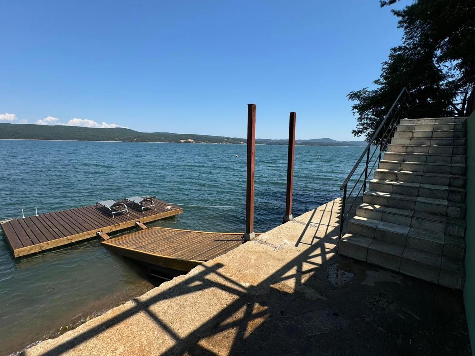 Villa Iskar Lake Residence By Bookvillabg Shtarkelovo Gnezdo Екстер'єр фото