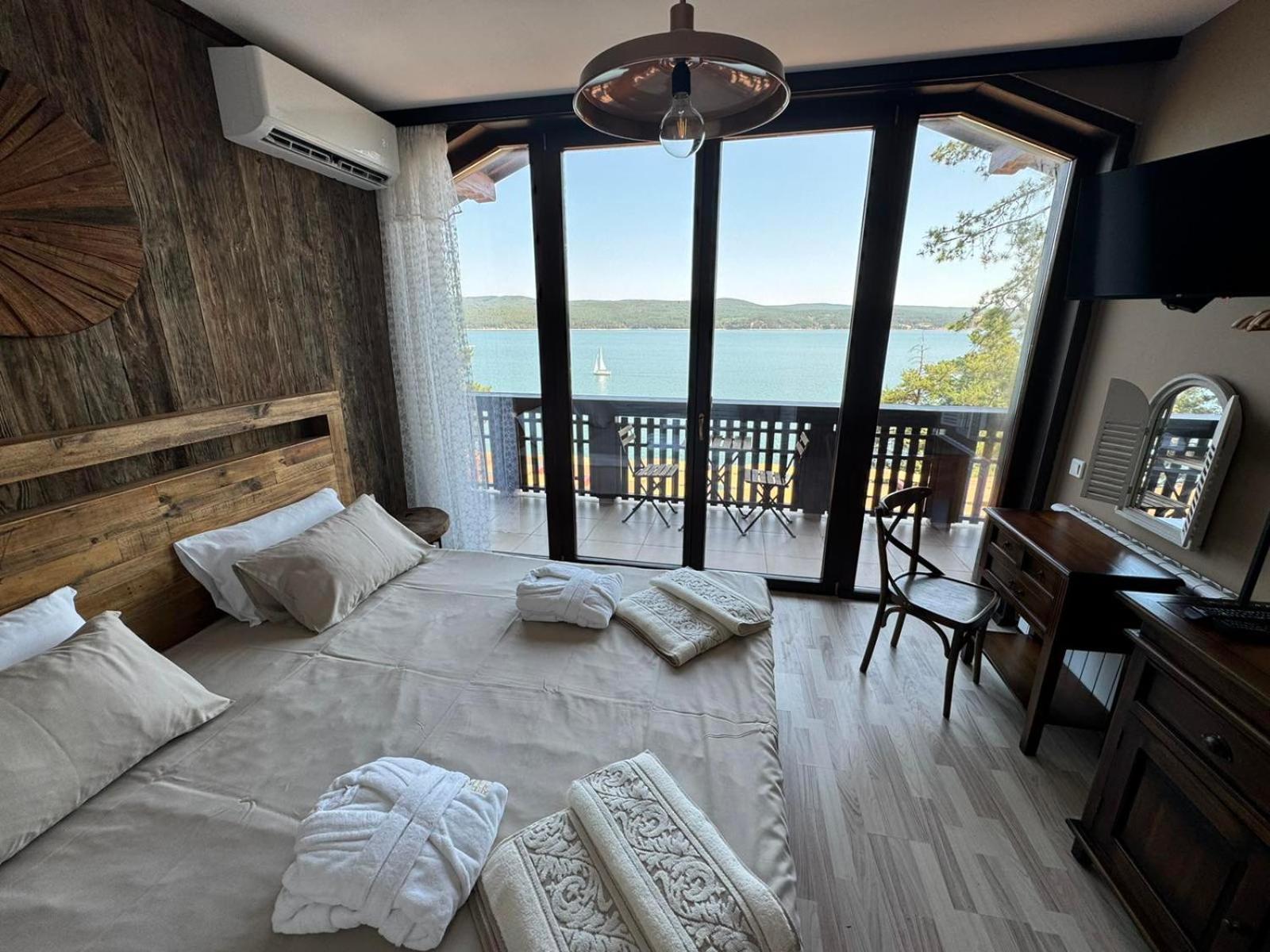 Villa Iskar Lake Residence By Bookvillabg Shtarkelovo Gnezdo Екстер'єр фото