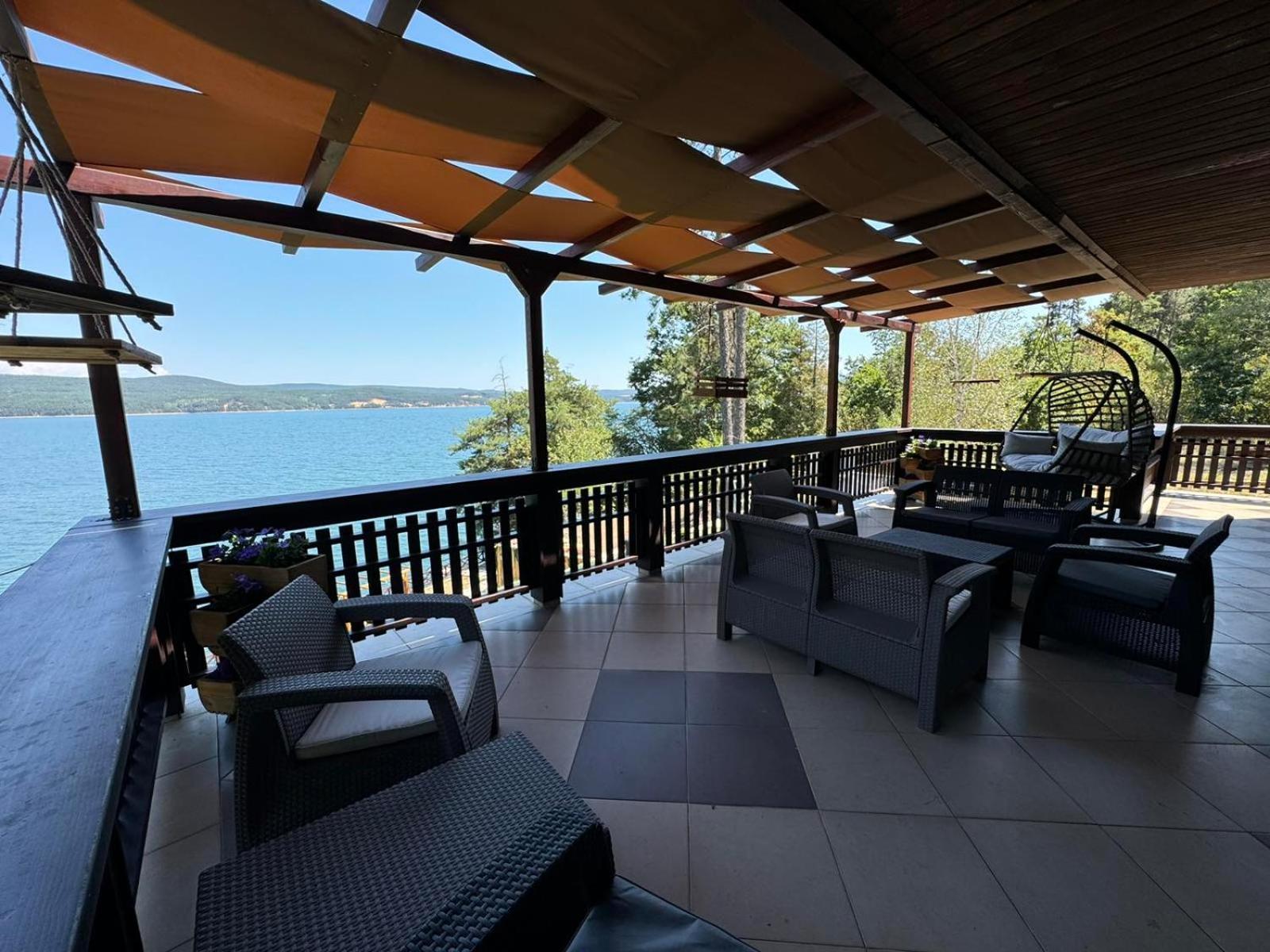 Villa Iskar Lake Residence By Bookvillabg Shtarkelovo Gnezdo Екстер'єр фото