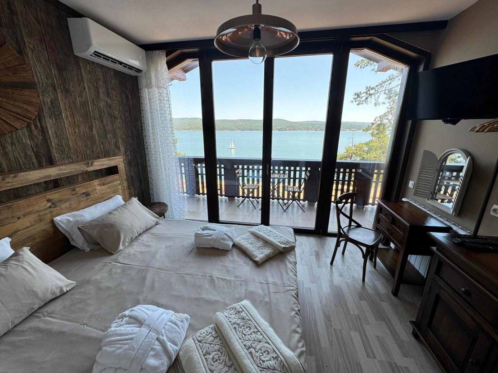 Villa Iskar Lake Residence By Bookvillabg Shtarkelovo Gnezdo Екстер'єр фото