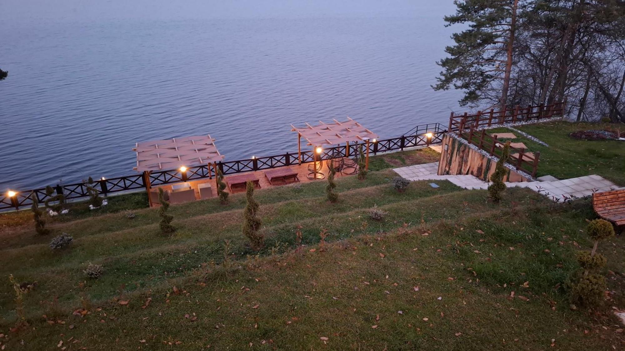Villa Iskar Lake Residence By Bookvillabg Shtarkelovo Gnezdo Екстер'єр фото