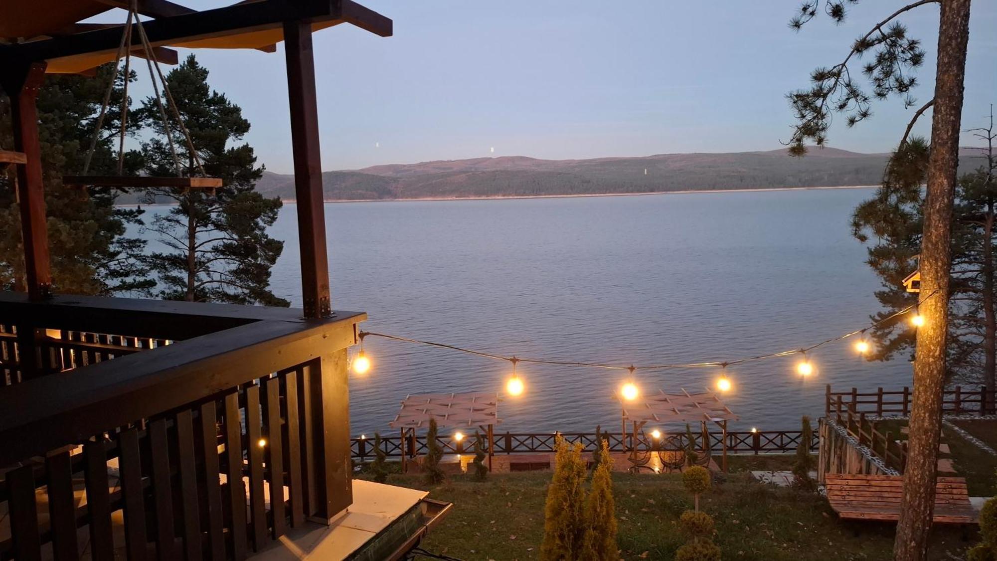 Villa Iskar Lake Residence By Bookvillabg Shtarkelovo Gnezdo Екстер'єр фото