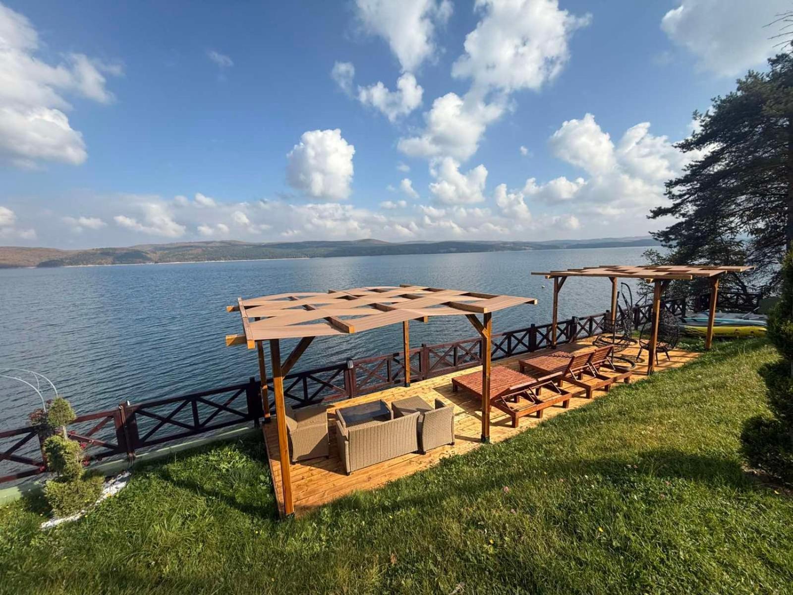 Villa Iskar Lake Residence By Bookvillabg Shtarkelovo Gnezdo Екстер'єр фото