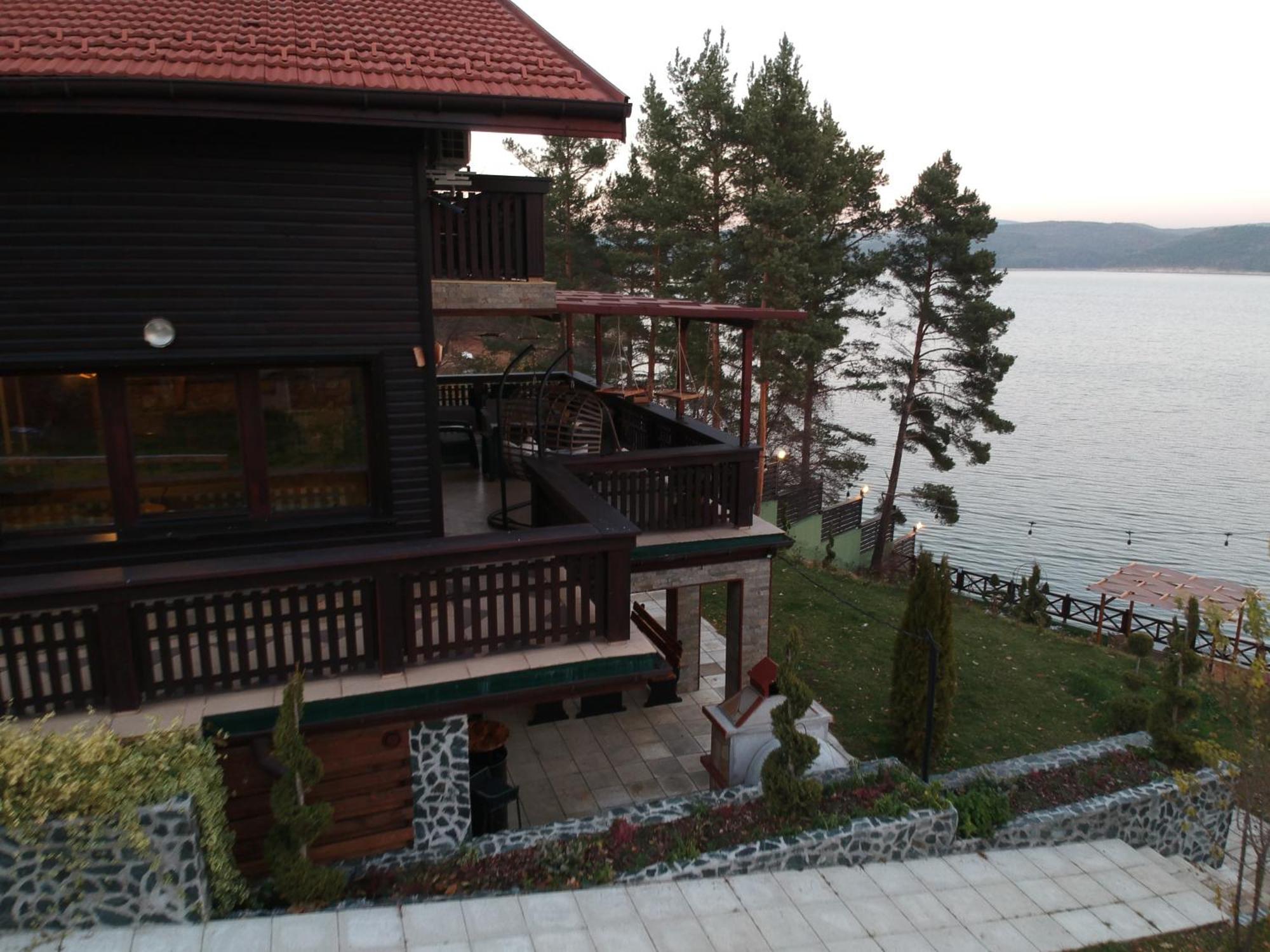 Villa Iskar Lake Residence By Bookvillabg Shtarkelovo Gnezdo Екстер'єр фото