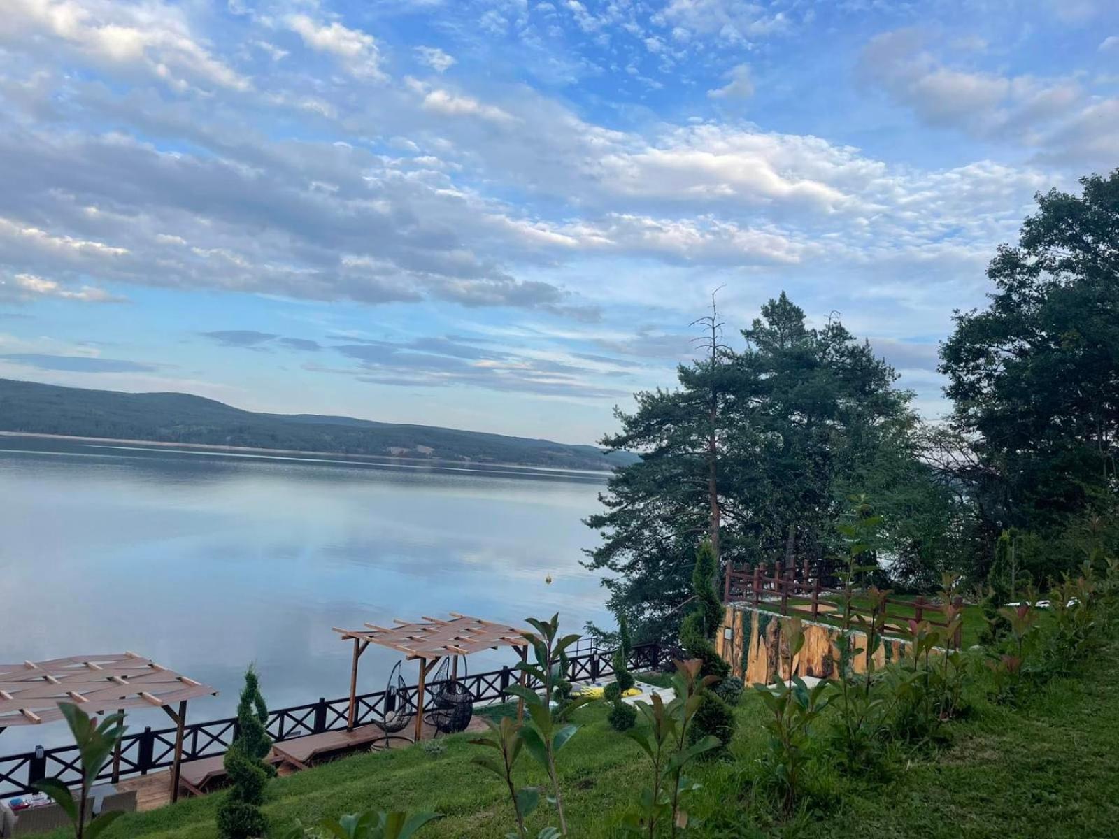Villa Iskar Lake Residence By Bookvillabg Shtarkelovo Gnezdo Екстер'єр фото